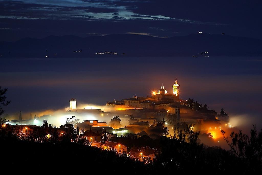 Hotel Residenza Sant'Emiliano Trevi Esterno foto